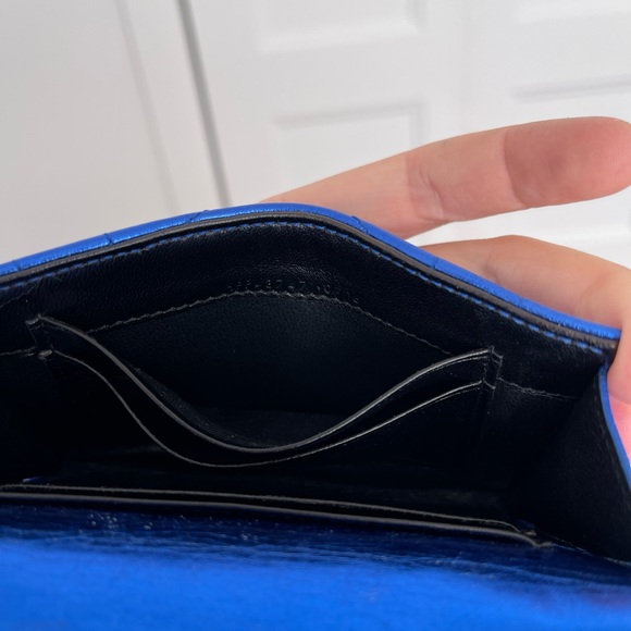 SOLD 💙Cool metallic blue quilted envelope card wallet💙 - Picture 10 of 12